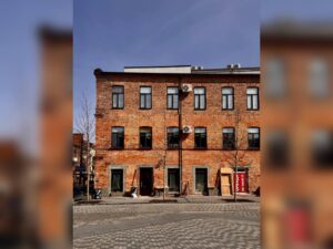 У центрі Дніпра оновлюють територію колишньої «Володарки»