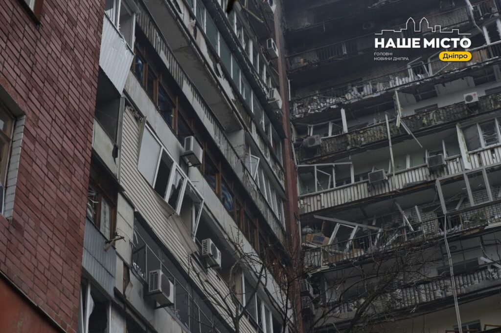 Внаслідок атаки в Дніпрі поранено трьох людей