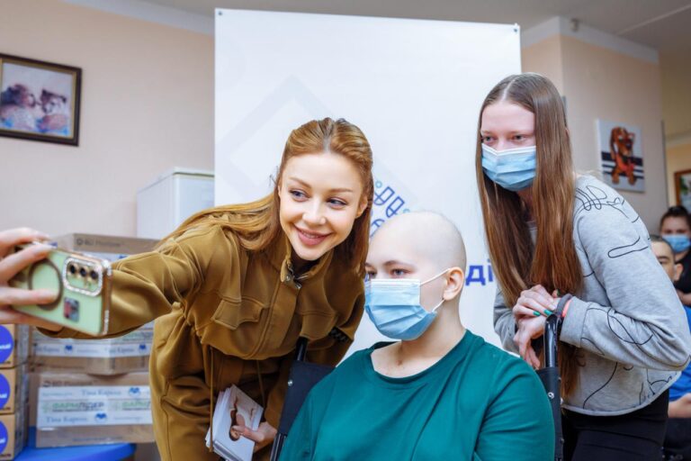 У Дніпрі фонди передали обладнання для дитячої онкології