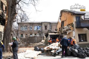 У Дніпрі ліквідують наслідки ворожої атаки 26 березня