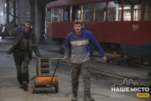 У Дніпрі ремонтують трамваї та тролейбуси на єдиній в Україні майстерні