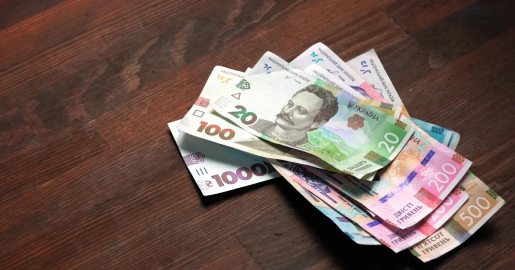 В Україні випустили оновлену банкноту 200 гривень із патріотичним гаслом