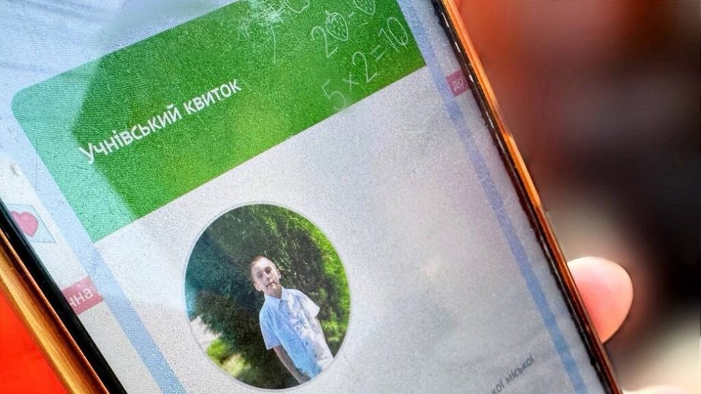 Безкоштовний проїзд для школярів Дніпра завдяки електронному квитку