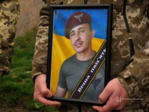 В Жовтих Водах попрощалися з 30-річним військовим Віталієм Безуглим