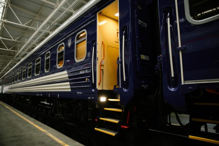 Укрзалізниця отримала нові купейні вагони з сучасним оснащенням