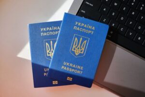 З якого віку можна подавати заяву на закордонний паспорт у Дніпрі