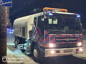 Дніпро переходить на літнє прибирання вуличної мережі