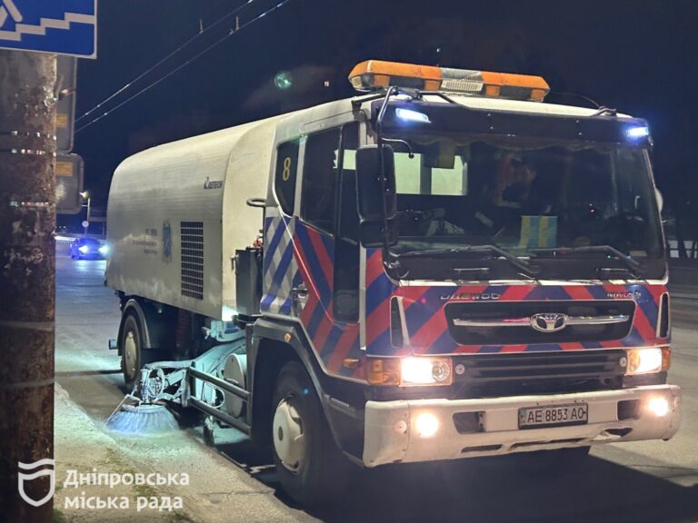 Дніпро переходить на літнє прибирання вуличної мережі