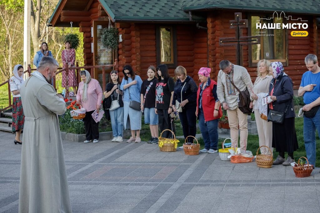 Освячення великодніх кошиків у Дніпрі 2026: графік богослужінь