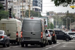З 1 квітня у Дніпрі змінюють швидкість і паркування