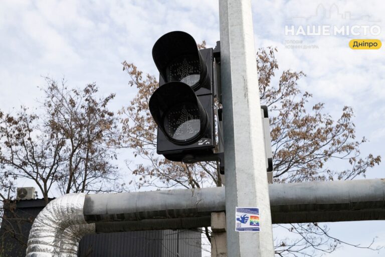 У Дніпрі облаштовують новий світлофор на перехресті Калинова–Вітчизняна