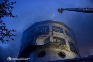 У Дніпрі вночі пошкоджено корпус Придніпровської академії