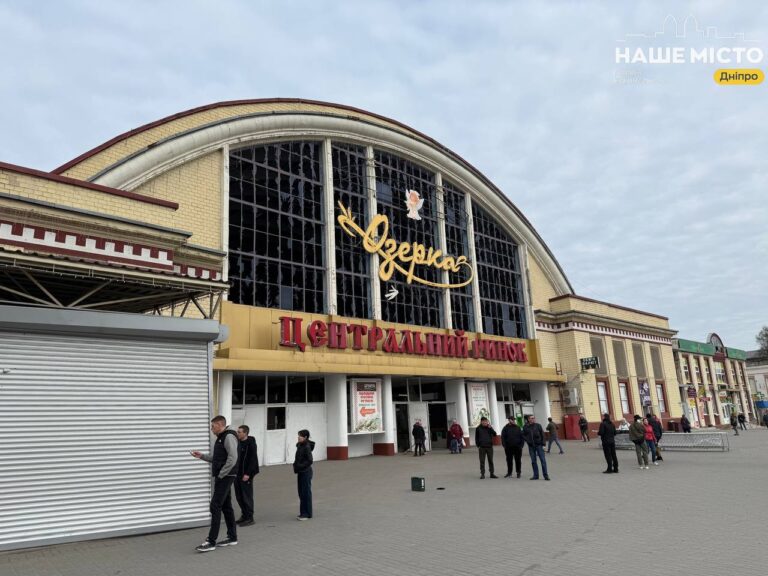 Нічна атака пошкодила ринок «Озерка» у Дніпрі