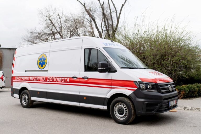 Інтерпайп передав Дніпру нову карету швидкої допомоги