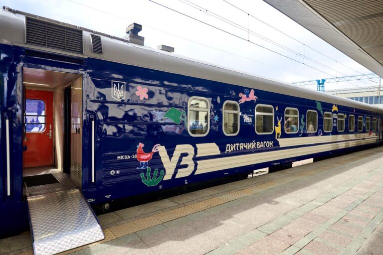 Укрзалізниця запускає 6 нових дитячих вагонів для комфортних подорожей