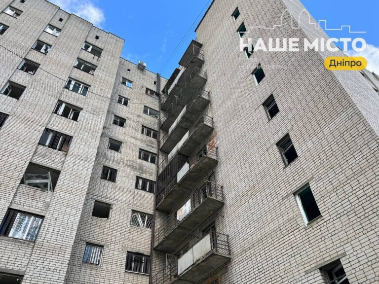 У Дніпрі ворожа атака пошкодила студентський гуртожиток