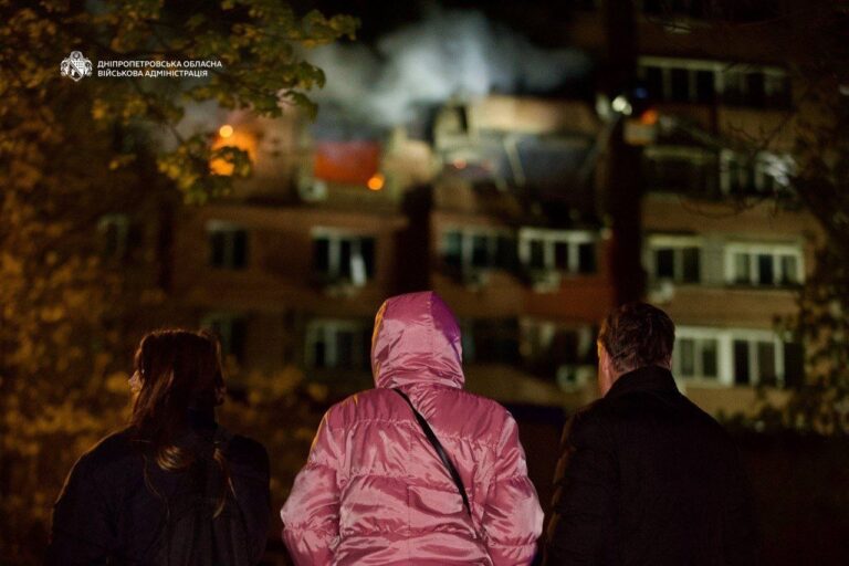 Нічна атака на Дніпро: наслідки і роботи рятувальників