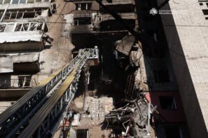 У Дніпрі через нічний обстріл постраждали 10 людей