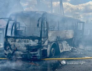 Удар по Дніпровському району 30 квітня: загинула жінка, знищено автобус