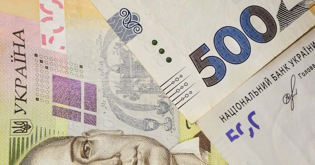 В Україні з 1 серпня вилучають старі 500 гривень: нові купюри із захистом