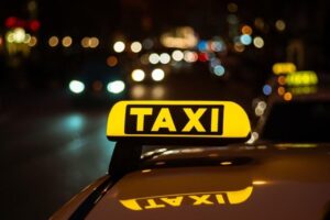 Нічне таксі у Дніпрі: чи працює та скільки коштують поїздки