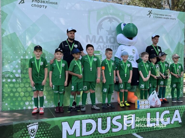 У Дніпрі нагородили майже тисячу юних футболістів у MDUSH LIGA