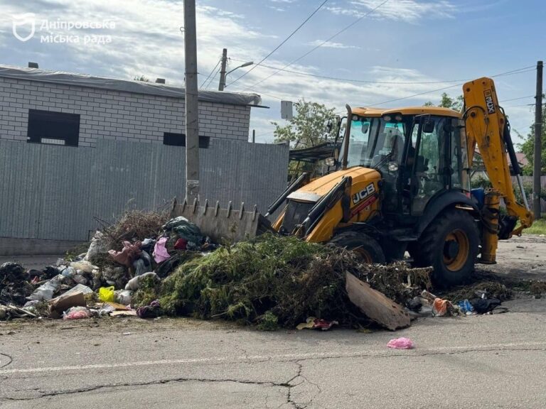 У Дніпрі комунальники вивезли 20 кубометрів великогабаритних відходів