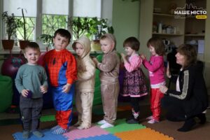 Безплатна допомога сім’ям з дітьми у Дніпрі: логопедія, психологія та руханка