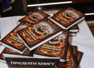 Дніпрянин за 29 років відвідав усі 193 країни ООН і видав книгу