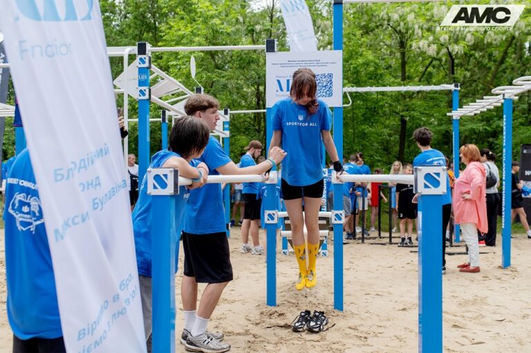У Дніпрі відкрився новий спортивний майданчик Workout Plavni Park