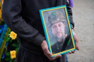 У Нікополі попрощалися із солдатом Олегом Захаровим