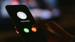 Як розпізнати телефонних шахраїв: небезпечні номери