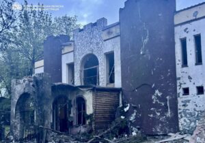 Атака на Дніпро та Сурсько-Литовську громаду: поранена жінка, є руйнування