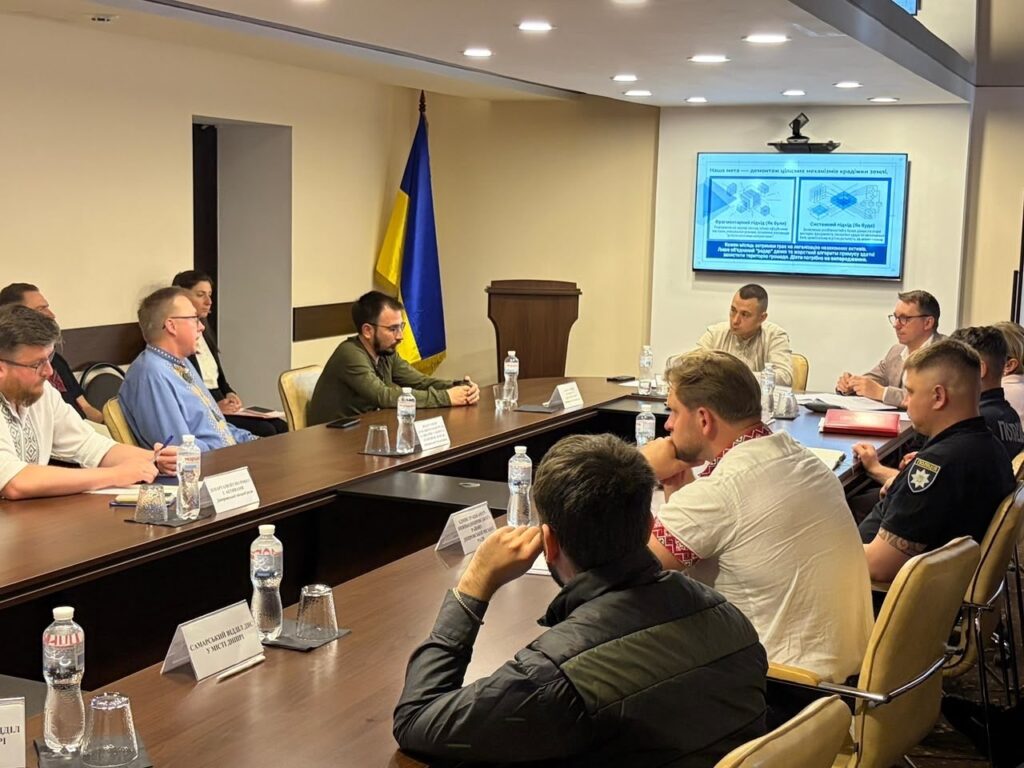 У Дніпрі посилюють взаємодію у боротьбі з незаконними МАФами та самовільним захопленням землі