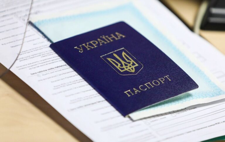 Як пошкодження паспорта впливають на його дійсність: пояснення міграційної служби