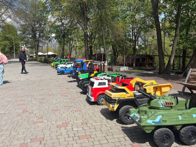 У Дніпрі перевіряють атракціони перед літнім сезоном