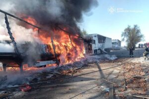 Пожежа автобуса з дітьми на Дніпропетровщині після атаки безпілотника