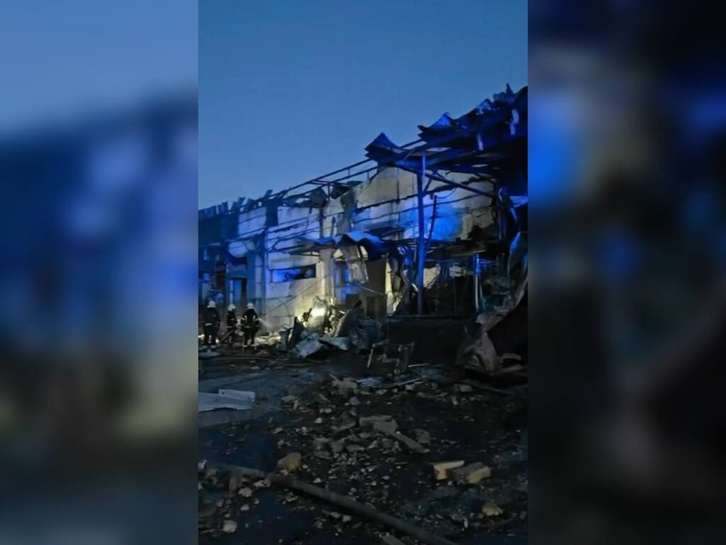 Росія обстріляла склад VARUS у Дніпрі: є загиблі та поранені