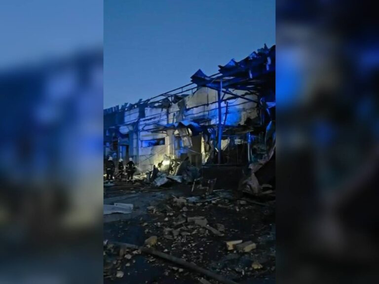 Росія обстріляла склад VARUS у Дніпрі: є загиблі та поранені