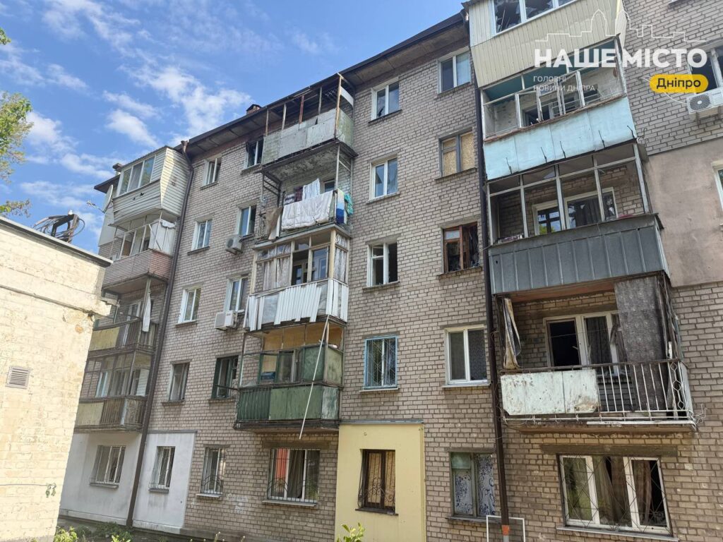 Вибухи вранці в Дніпрі: пошкоджено будинки, евакуйовано 20 осіб