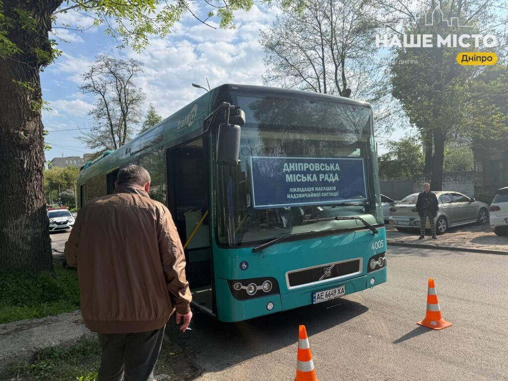 У Дніпрі після нічного дронового удару вибито понад 130 вікон у трьох будинках