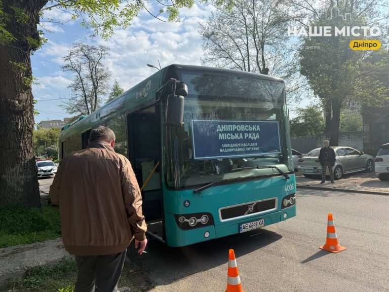 У Дніпрі після нічного дронового удару вибито понад 130 вікон у трьох будинках