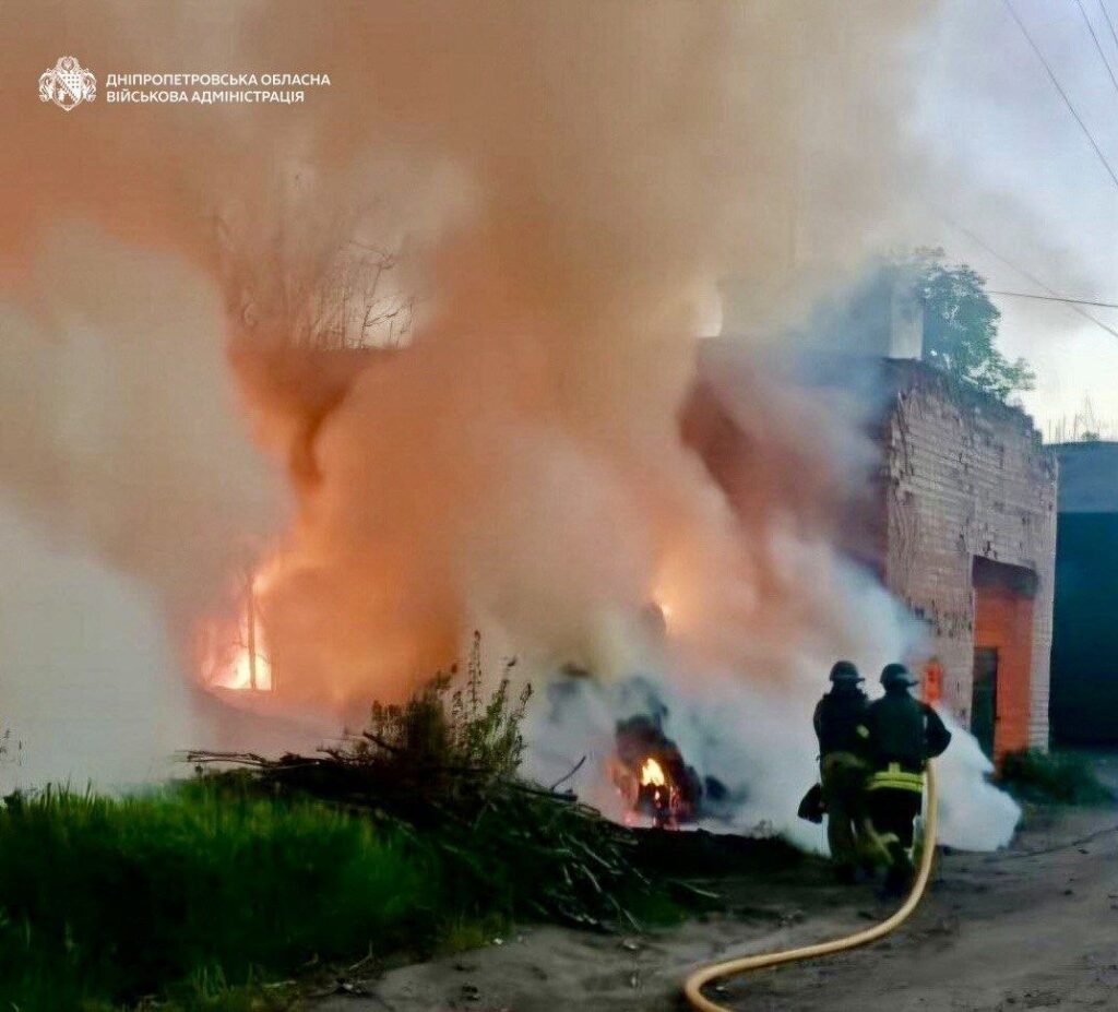 Майже 30 атак на Дніпропетровщину: троє поранених і пожежі