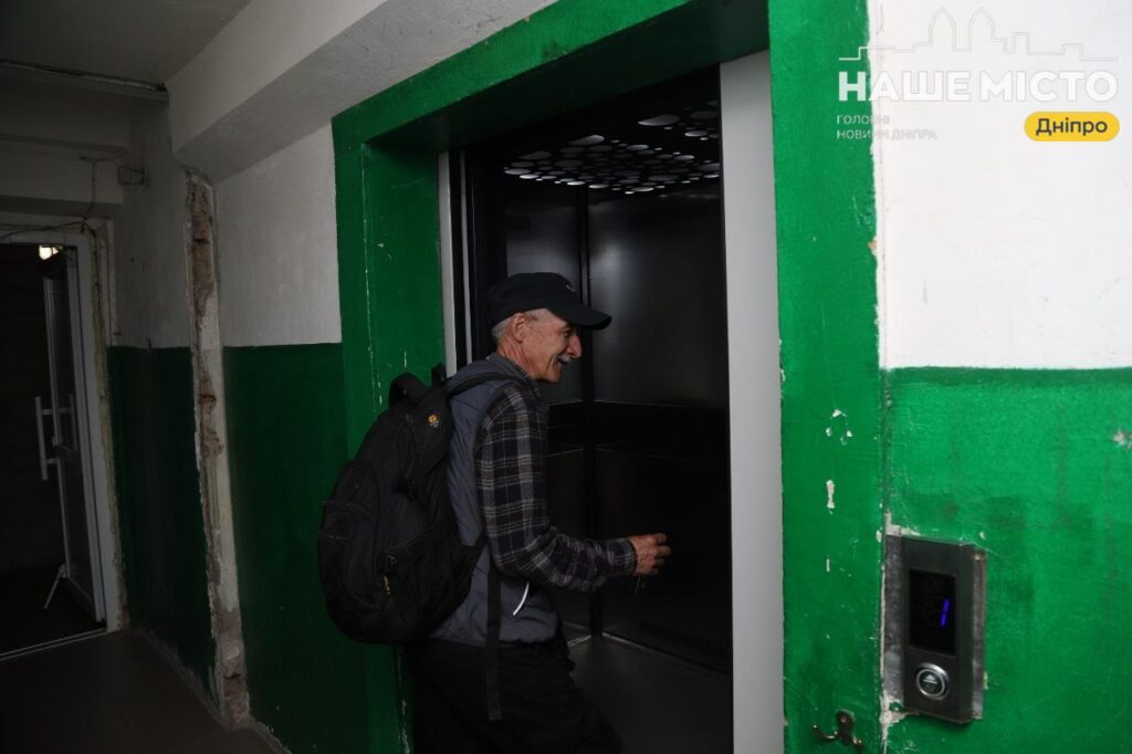У Дніпрі капремонтували ліфт і встановили нові двері в ОСББ на Запорізькому шосе