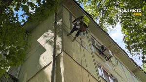 В Дніпрі ремонтують міжпанельні шви у житлових будинках