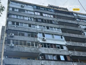 Пошкодження багатоповерхівки у Дніпрі після атаки 21 травня