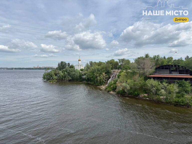 У Дніпрі відкрили єдиний в Україні штучний водоспад «Поріг Ревучий»