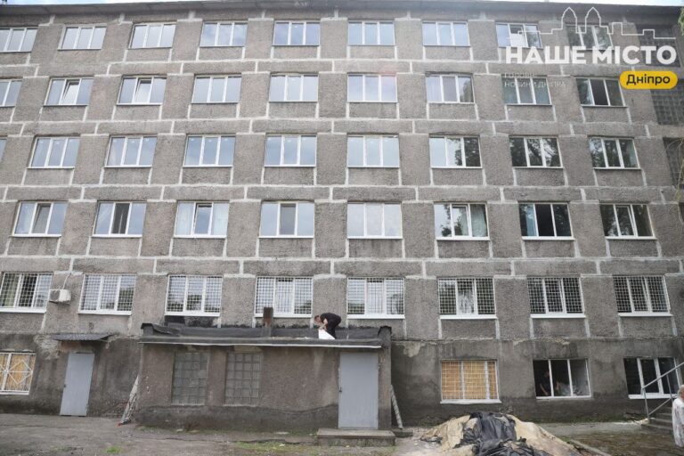 У Дніпрі відновлюють освітні заклади після ворожих обстрілів