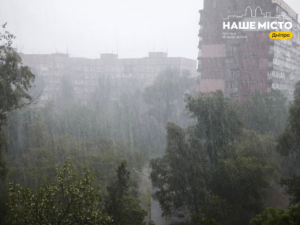 Аномальна злива з грозою підтопила Дніпро