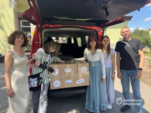 У Дніпрі зібрали сотні подарунків для евакуйованих дітей